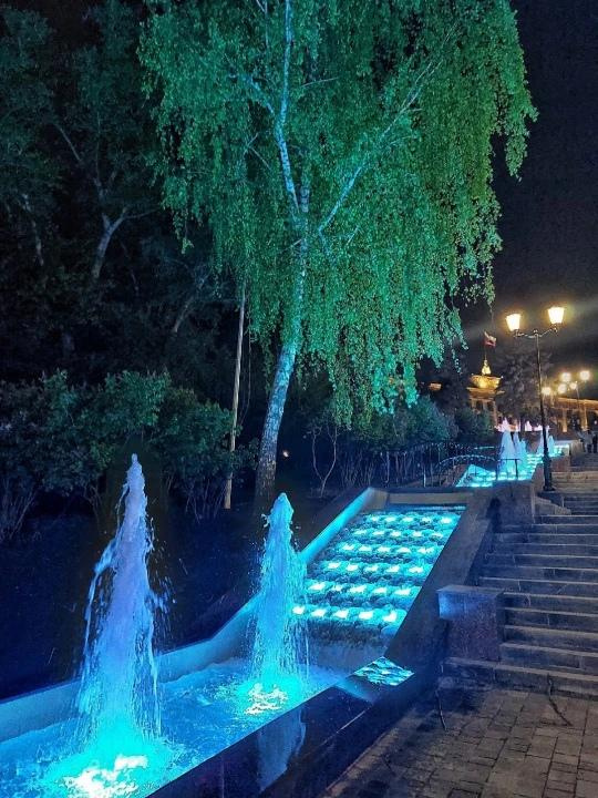 От Нижнего парка можно подняться вверх к Собору. Красиво и хорошее кардио.