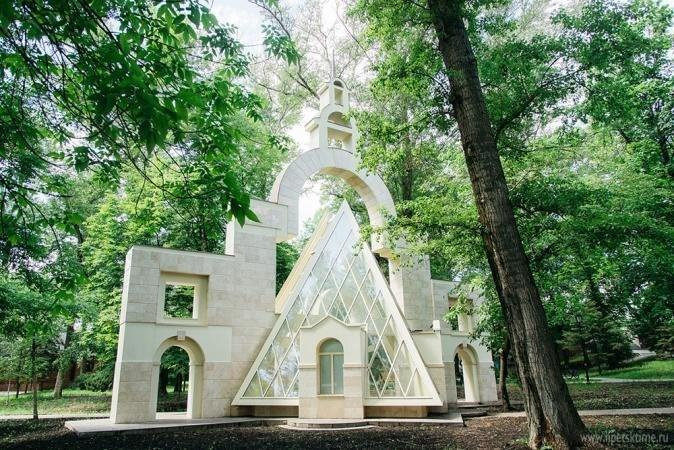 Бесплатно воды можно попить в Нижнем парке