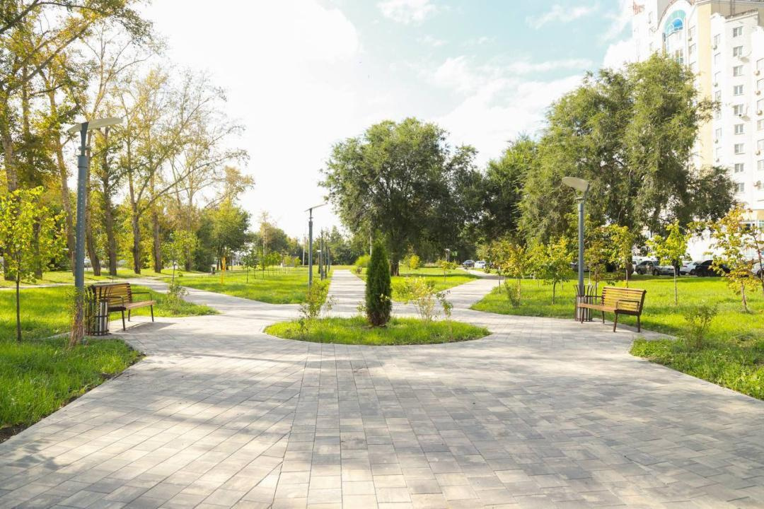 Люблю его, хоть он и в пердях.