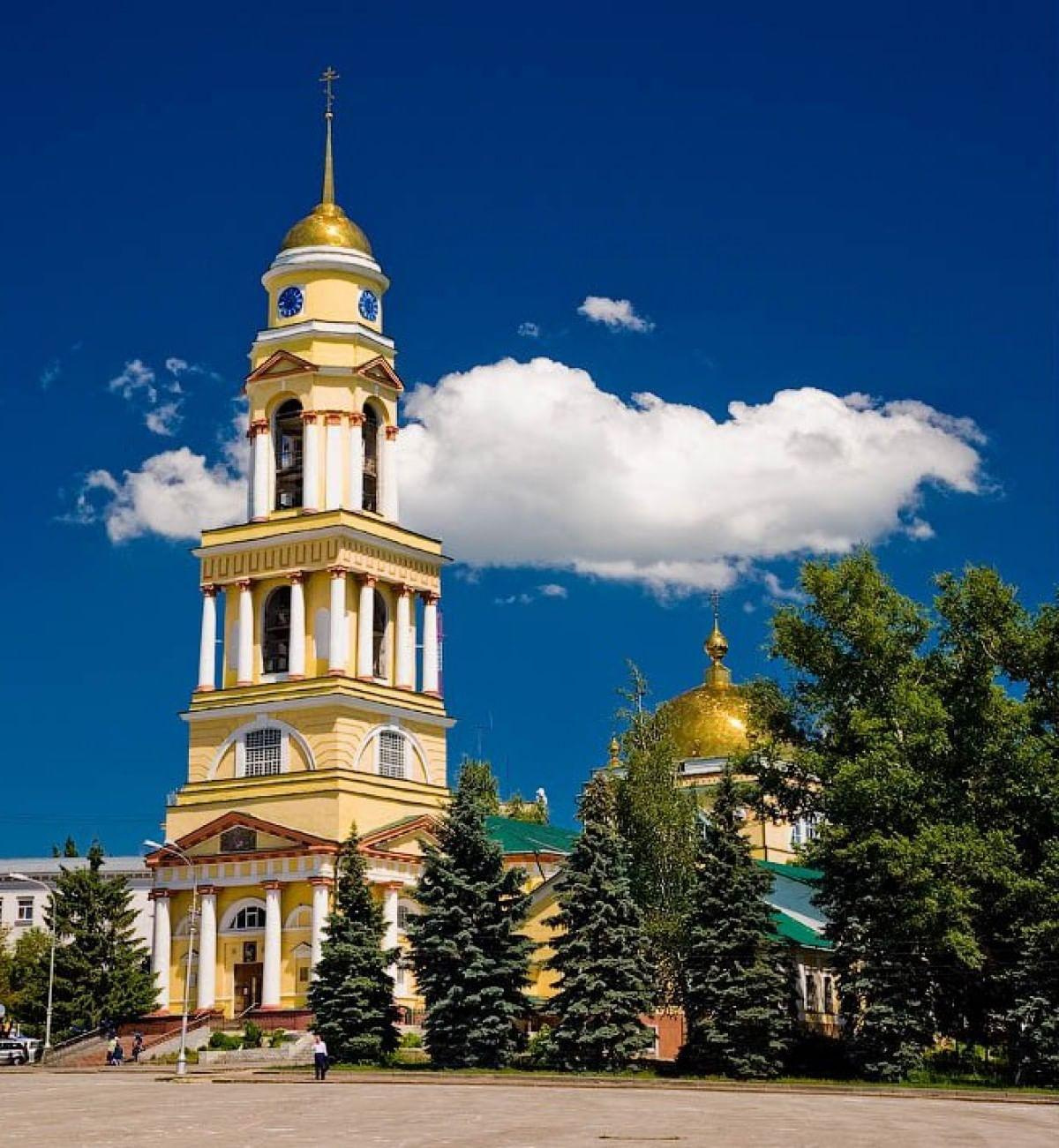 Зайди в Собор, он очень красивый.