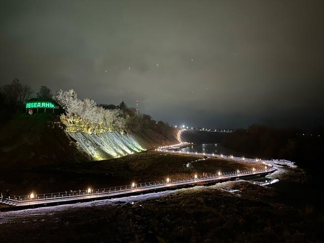 Есть легенда про ее создание и его золото, почитай. Сделали красиво.